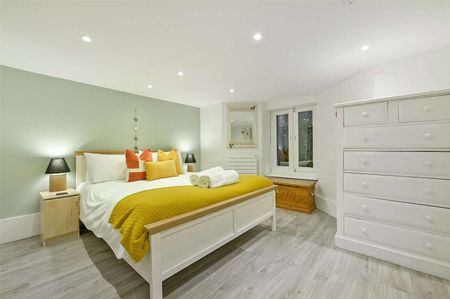 An exceptional Short Let ground floor apartment with a private garden in the heart of Henley-on-Thames. - Photo 5
