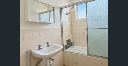 Spacious Three-Bedroom Unit Close to Berala Station - Photo 4