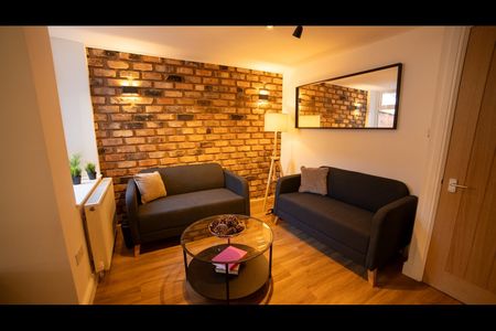 6 Bed Terraced House, Albert Edward Road, L7 - Photo 2