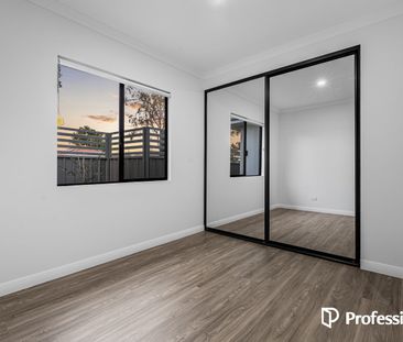 Brand New Street Front Villa! - Photo 4