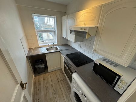 3 Bed Flat, Sillwood Street, BN1 - Photo 2