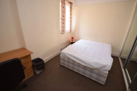 To Rent Curzon Road, Springbourne, Bournemouth, BH1 £2,225 pcm Tenancy Info - Photo 5