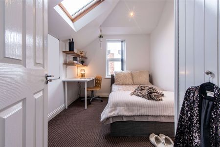 6 Bedroom Student home in Lenton Nottingham! 51 week contract! All bills inc and no fees! Room 3 - Photo 4