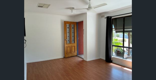 Lovley 3 Bedroom Home - Photo 1