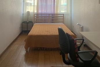 Cozy room with private bathroom in Lisbon Alvalade