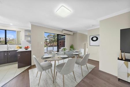 SPLIT LEVEL THREE BEDROOM IN A CENTRAL LOCATION - Photo 2