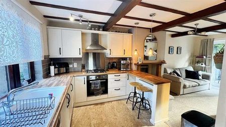 Sunnybank, Denby Dale, Huddersfield, HD8 - Photo 3