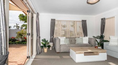 Paoamoa Beach- 4 bedroom with heated pool - Photo 2