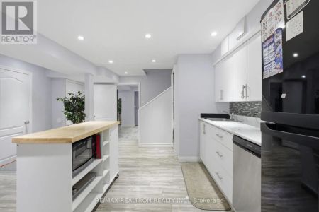 3 RADWELL CRESCENT - Photo 2