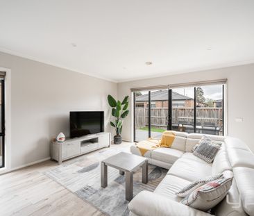 COMFORTABLE FAMILY HOME IN A CONVENIENT LOCATION! - Photo 3