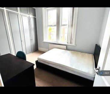 3 bedroom flat to rent - Photo 2
