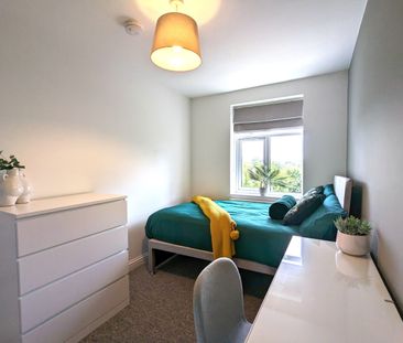 Quiet Location - Double Room with Private Off-suite - Photo 3