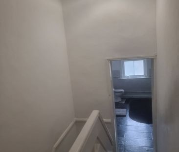Room in a Shared House, Stock Street, E13 - Photo 5