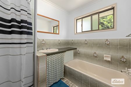 Spacious home with Room for the Boat & Caravan - Photo 3