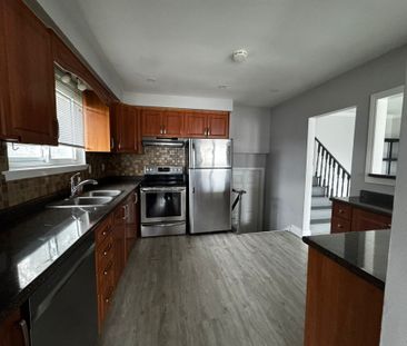 For Lease - 49 Doncaster Drive Unit# Upper, Brampton, Ontario - Photo 2