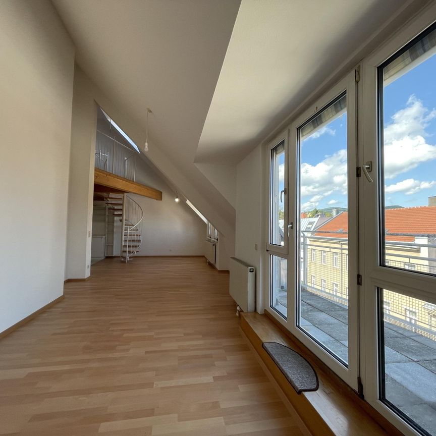 DG-Maisonette mit Terrasse in Liesing // 1 Schlafzimmer + große Galerie!! - Photo 1