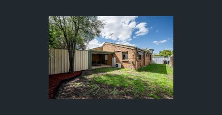 Light-Filled Convenience in a Prime Pascoe Vale Pocket - Photo 3