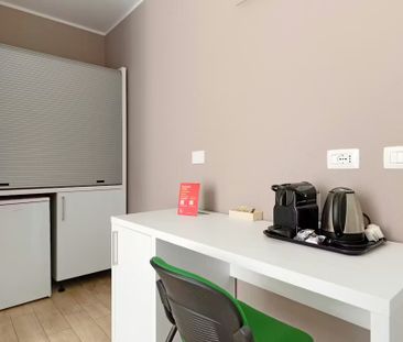 Largo Caduti del Lavoro, Bologna, Emilia-Romagna 40122 - Photo 3