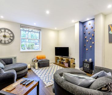 High Road, London - Photo 2