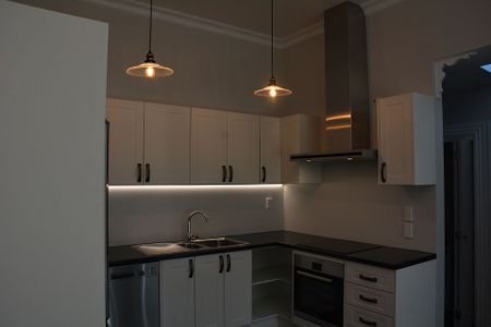 Chic 2BR Thorndon Apt w/Balcony & Central Heating - Photo 5