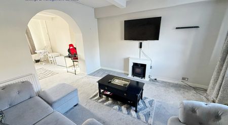 Newhey Road, Newhey, Rochdale OL16 4JY - Photo 4