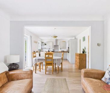 4 bedroom detached house to rent - Photo 3