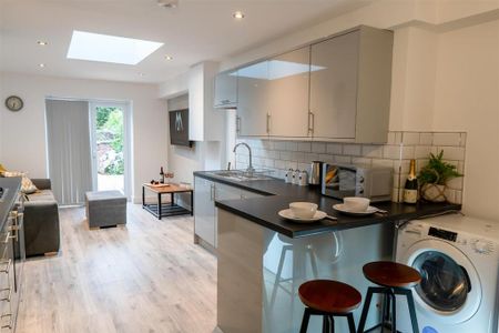 1 bedroom in a house share to rent - Photo 4