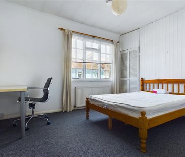 4 bedroom terraced house to rent - Photo 6