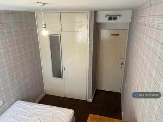1 bedroom in a flat share to rent - Photo 1