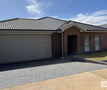 Modern 4 Bedroom 2 Bathroom Home - Photo 1