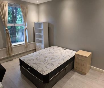 1 bedroom in a house share to rent - Photo 2