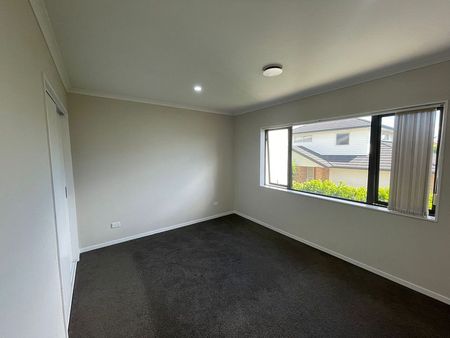 4 Bedroom + 2.5 Bathrooms + 1 Garage - Photo 4