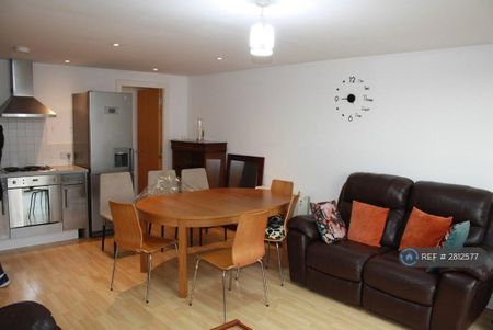 2 bedroom flat to rent - Photo 4