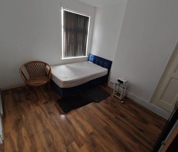 2 bedroom block of apartments to rent - Photo 4