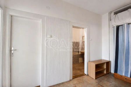 Prostorný a světlý byt 2+1 s balkonem 70m and sup2; přímo u Edenu - Photo 4