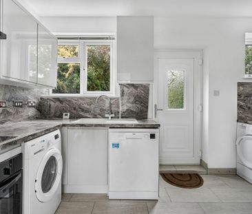 Hyde View Road, Harpenden, Hertfordshire, AL5 4PA - Photo 1