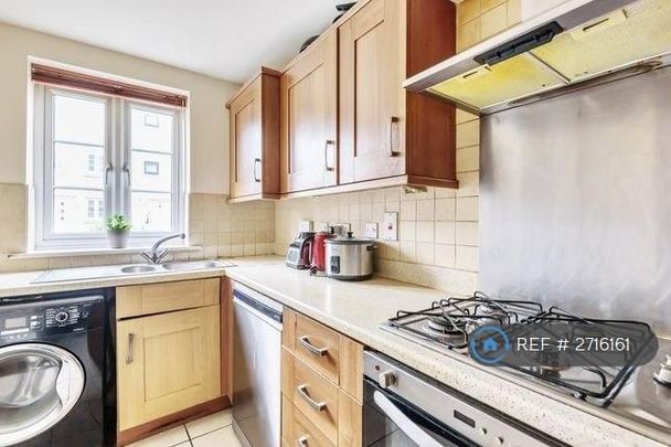 3 bedroom end of terrace house to rent - Photo 1