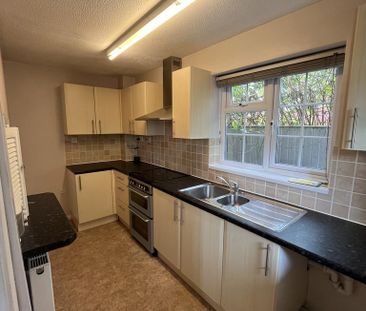 2 bedroom semi-detached house to rent - Photo 5