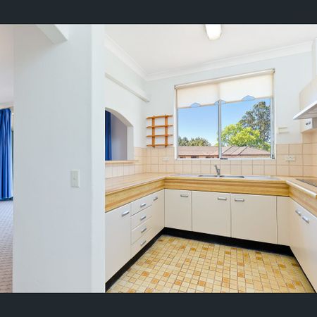 Luxurious metropolitan living in an ultra convenient location - Photo 3