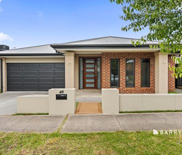 Modern Family Living in a Prime Craigieburn Location - Photo 1