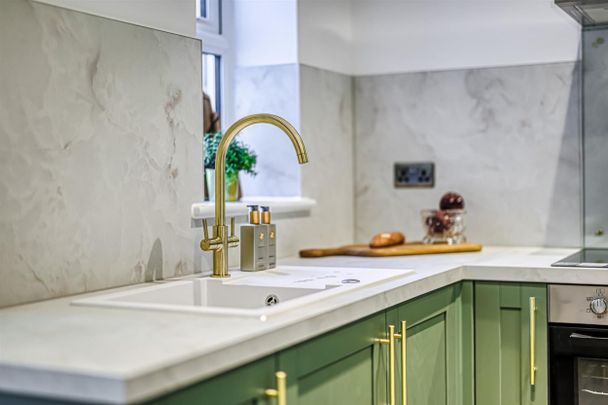 Thundersley Park Road, Benfleet - Photo 1