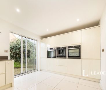 4 bedroom house to rent Kentwell Close, Rushmere St. Andrew, Ipswic... - Photo 4