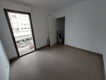 location Appartement T3 DE 63.66m² À NIMES - Photo 3