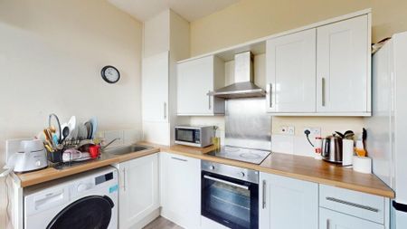 3 bedroom house of multiple occupation to rent - Photo 3