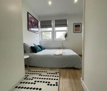 Bright Double Room in Friendly House – Female Renter Preferred - Photo 3