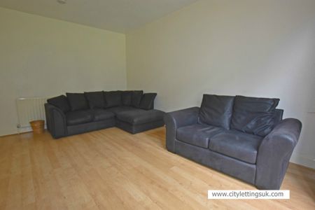 4 Bedroom Semi-Detached House - Photo 5