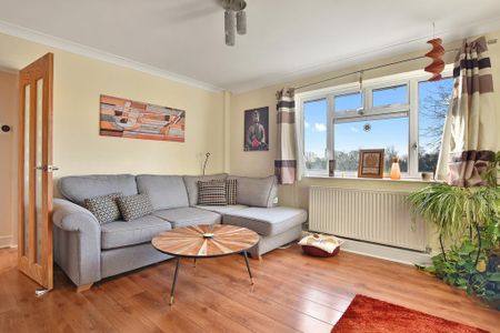 2 bedroom maisonette to rent - Photo 2