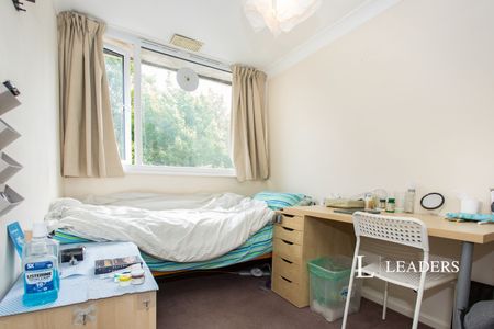 mid-terrace to rent Acrefield Drive, CB4 - Photo 3