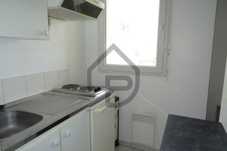 VASTE STUDIO MEUBLE DE 27 M² AVEC BALCON ET PARKING - Photo 2