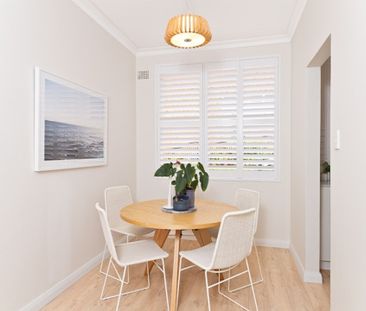 Stylish Contemporary Villa-Style Apartment - Photo 2